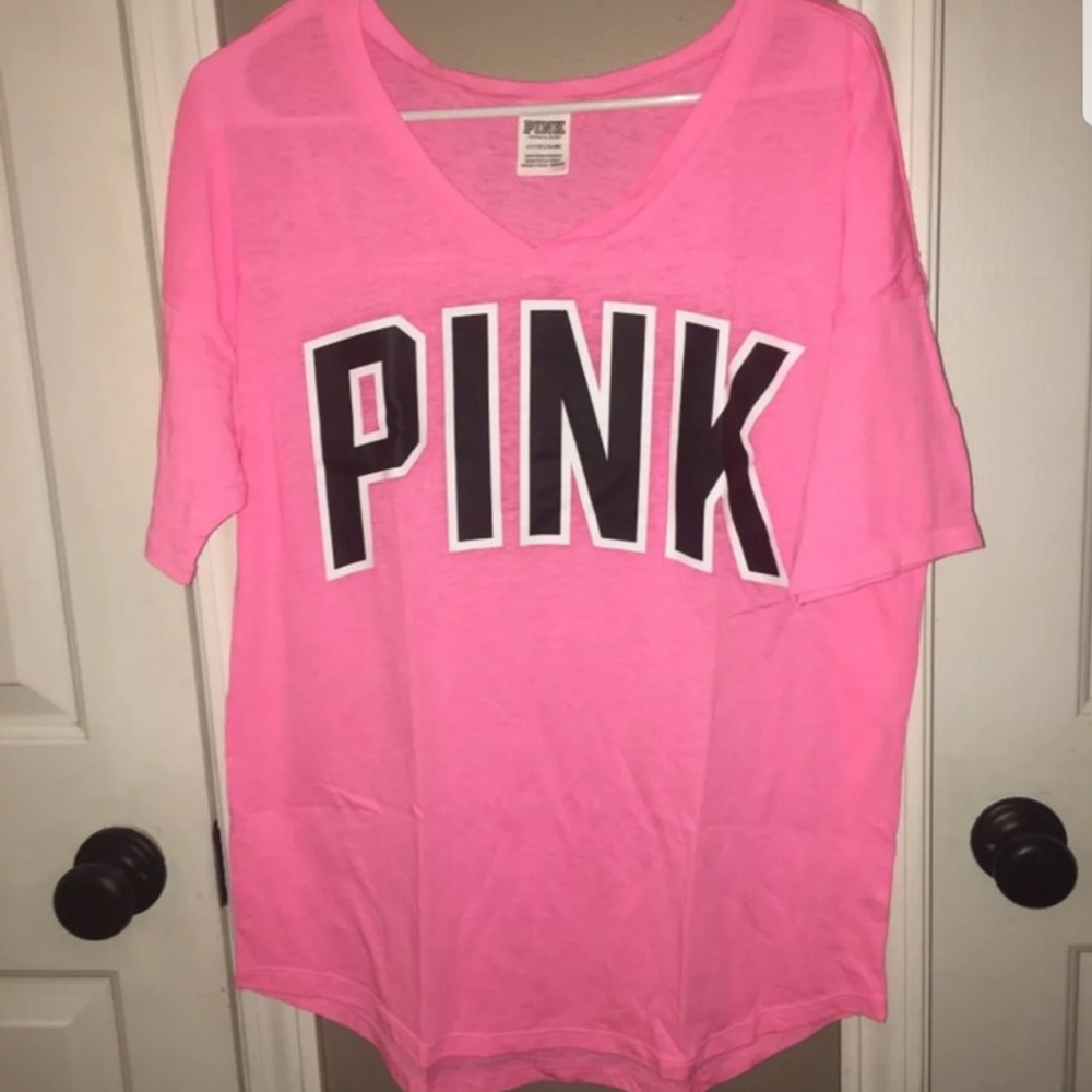 VS pink v neck tee
